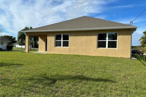 House in Sebastian, Florida 4 bedrooms, 170.75 sq.m. № 1379258 - photo 30