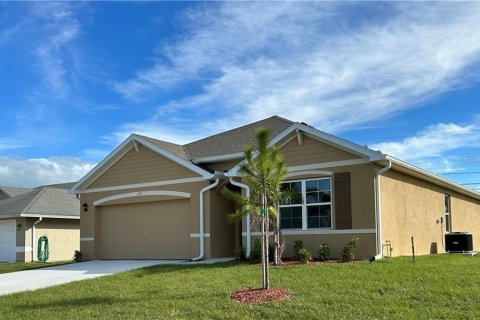 House in Sebastian, Florida 4 bedrooms, 170.75 sq.m. № 1379258 - photo 3