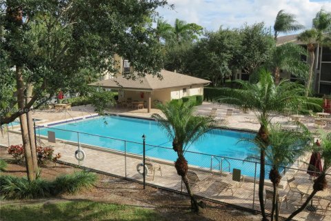 Condo in Greenacres, Florida, 2 bedrooms  № 1385832 - photo 18