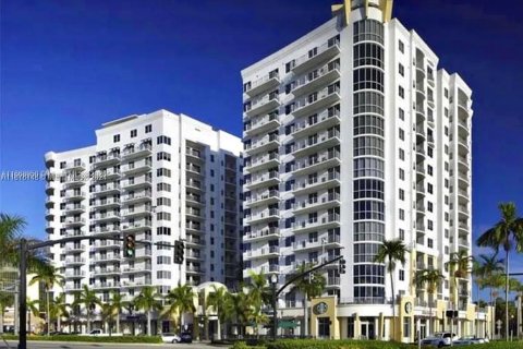 Condominio en venta en Hollywood, Florida, 1 dormitorio, 69.21 m2 № 1385831 - foto 1