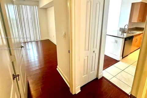 Condo in Hollywood, Florida, 1 bedroom  № 1385831 - photo 4