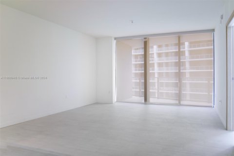 Condo in Miami, Florida, 1 bedroom  № 1385830 - photo 8