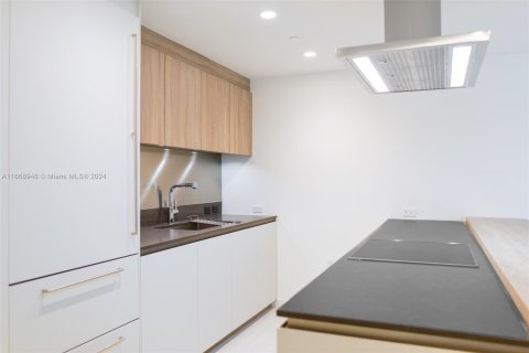 Condo in Miami, Florida, 1 bedroom  № 1385830 - photo 6