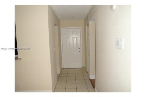 Copropriété à vendre à Hialeah, Floride: 2 chambres, 103.96 m2 № 1385899 - photo 11