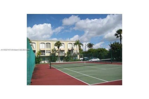 Condo in Hialeah, Florida, 2 bedrooms  № 1385899 - photo 19