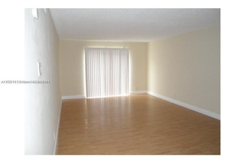 Condominio en venta en Hialeah, Florida, 2 dormitorios, 103.96 m2 № 1385899 - foto 7