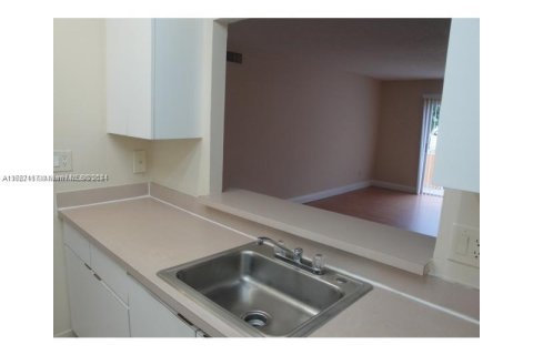 Copropriété à vendre à Hialeah, Floride: 2 chambres, 103.96 m2 № 1385899 - photo 14