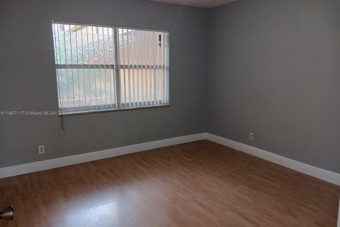 Condo in Hialeah, Florida, 2 bedrooms  № 1385899 - photo 3