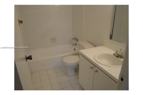 Copropriété à vendre à Hialeah, Floride: 2 chambres, 103.96 m2 № 1385899 - photo 15