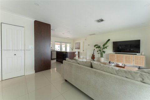 Villa ou maison à vendre à Hollywood, Floride: 2 chambres, 106.19 m2 № 1353946 - photo 2