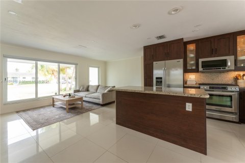 Villa ou maison à vendre à Hollywood, Floride: 2 chambres, 106.19 m2 № 1353946 - photo 6