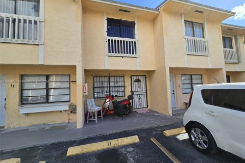 Copropriété à vendre à Hialeah, Floride: 2 chambres, 78.97 m2 № 1353945 - photo 2