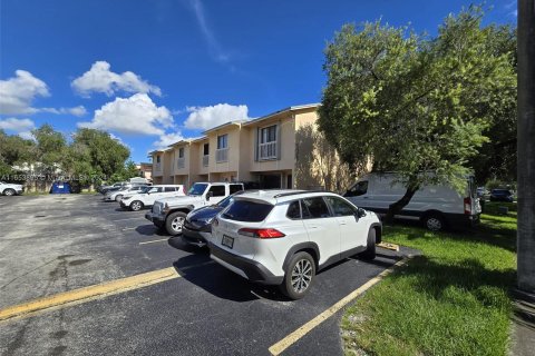 Copropriété à vendre à Hialeah, Floride: 2 chambres, 78.97 m2 № 1353945 - photo 5