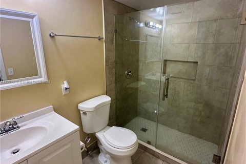 Condominio en venta en Hialeah, Florida, 2 dormitorios, 108.05 m2 № 1239429 - foto 9