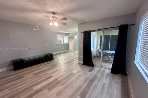 Copropriété à vendre à Hialeah, Floride: 2 chambres, 108.05 m2 № 1239429 - photo 8