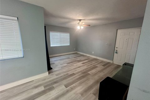 Copropriété à vendre à Hialeah, Floride: 2 chambres, 108.05 m2 № 1239429 - photo 7