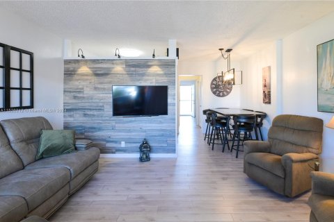 Condominio en venta en Hallandale Beach, Florida, 1 dormitorio, 58.06 m2 № 989007 - foto 8