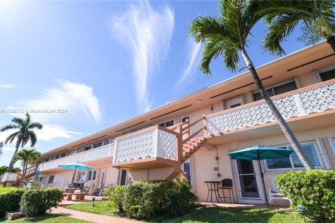 Condominio en venta en Hallandale Beach, Florida, 1 dormitorio, 58.06 m2 № 989007 - foto 2
