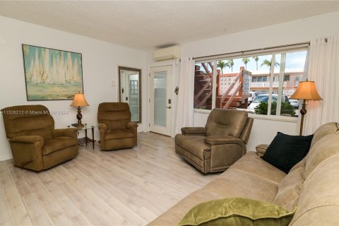 Condominio en venta en Hallandale Beach, Florida, 1 dormitorio, 58.06 m2 № 989007 - foto 10