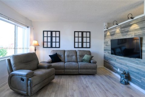 Condominio en venta en Hallandale Beach, Florida, 1 dormitorio, 58.06 m2 № 989007 - foto 6