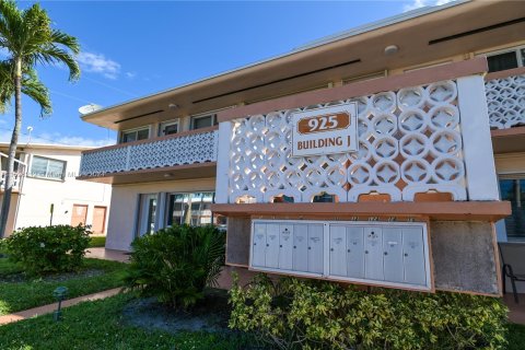 Condominio en venta en Hallandale Beach, Florida, 1 dormitorio, 58.06 m2 № 989007 - foto 28