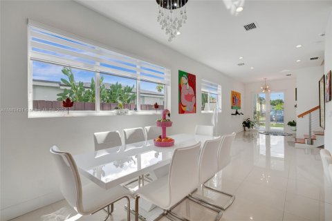 Townhouse in Miami, Florida 3 bedrooms, 214.79 sq.m. № 1415493 - photo 11