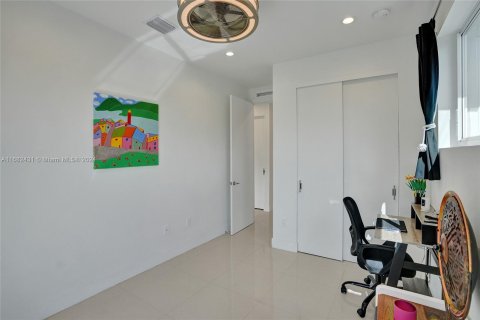 Townhouse in Miami, Florida 3 bedrooms, 214.79 sq.m. № 1415493 - photo 28