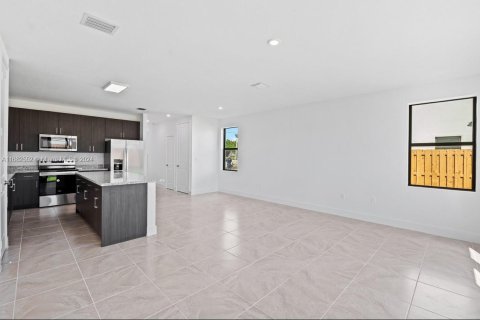 Townhouse in Miami, Florida 4 bedrooms № 1415534 - photo 8