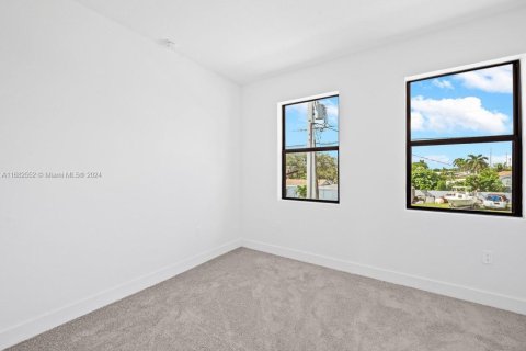 Townhouse in Miami, Florida 4 bedrooms № 1415534 - photo 17