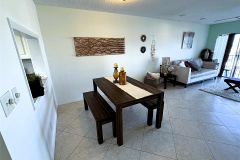 Condo in Deerfield Beach, Florida, 2 bedrooms  № 984040 - photo 10