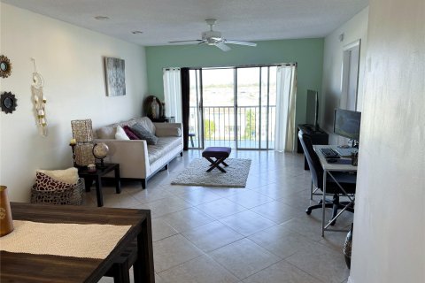 Condo in Deerfield Beach, Florida, 2 bedrooms  № 984040 - photo 11