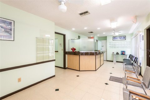 Immobilier commercial à vendre à Port Richey, Floride: 422.15 m2 № 1350658 - photo 11