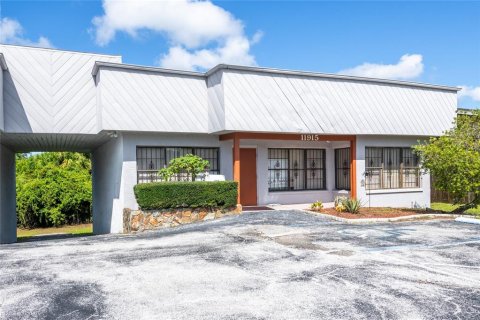 Immobilier commercial à vendre à Port Richey, Floride: 422.15 m2 № 1350658 - photo 8