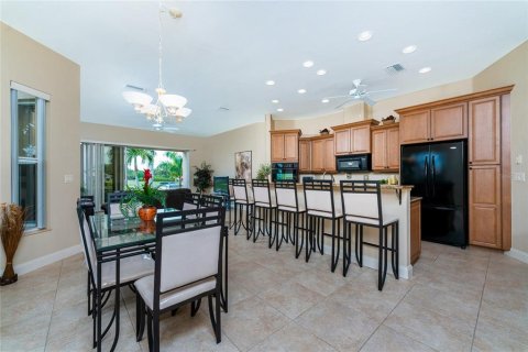 Immobilier commercial à vendre à Punta Gorda, Floride: 6 chambres, 458.01 m2 № 824229 - photo 5