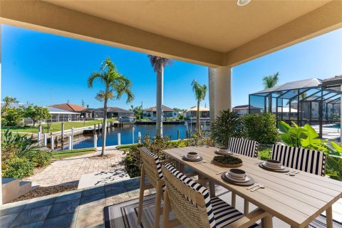 Immobilier commercial à vendre à Punta Gorda, Floride: 6 chambres, 458.01 m2 № 824229 - photo 2