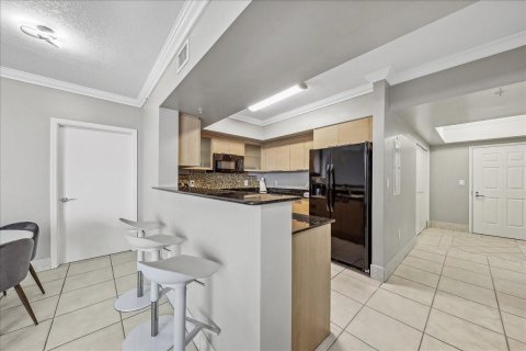 Condo in Sunny Isles Beach, Florida, 2 bedrooms  № 740140 - photo 9