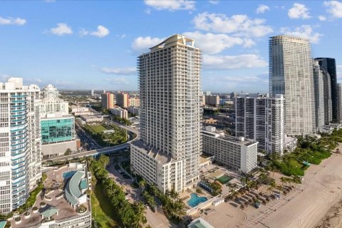 Condo in Sunny Isles Beach, Florida, 2 bedrooms  № 740140 - photo 14