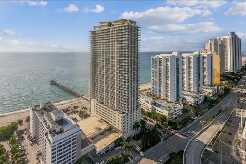 Condo in Sunny Isles Beach, Florida, 2 bedrooms  № 740140 - photo 16