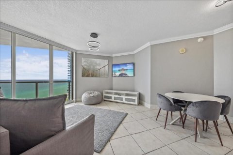 Condo in Sunny Isles Beach, Florida, 2 bedrooms  № 740140 - photo 7