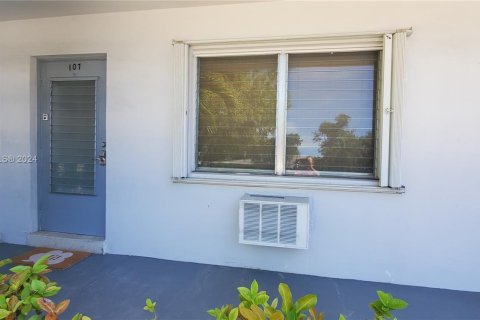 Condominio en venta en Fort Lauderdale, Florida, 1 dormitorio, 55.74 m2 № 1238764 - foto 2