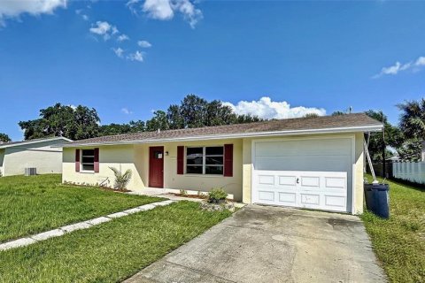 Villa ou maison à vendre à Port Charlotte, Floride: 2 chambres, 111.85 m2 № 234847 - photo 1
