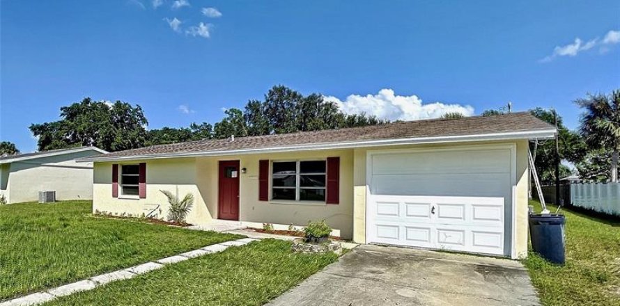 House in Port Charlotte, Florida 2 bedrooms, 111.85 sq.m. № 234847