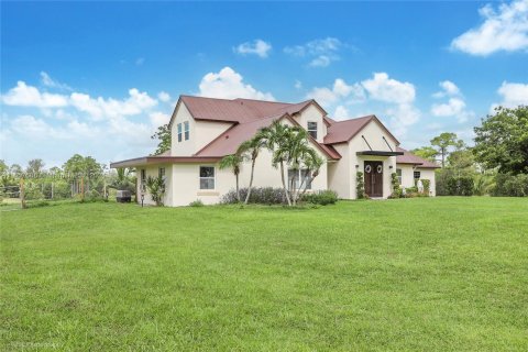 House in Wellington, Florida 4 bedrooms, 373.65 sq.m. № 1360380 - photo 2