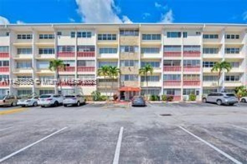 Copropriété à vendre à Hallandale Beach, Floride: 1 chambre, 71.53 m2 № 1306140 - photo 1