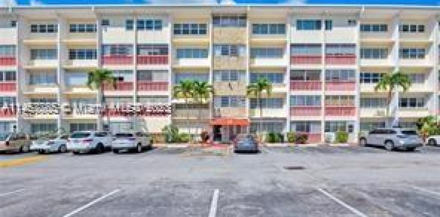 Studio à Condo à Hallandale Beach, Floride  № 1306140