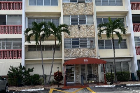 Condominio en venta en Hallandale Beach, Florida, 1 dormitorio, 71.53 m2 № 1306140 - foto 2