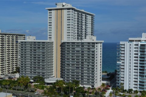 Condo in Fort Lauderdale, Florida, 1 bedroom  № 1161758 - photo 2