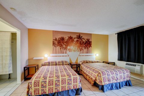 Hôtel, hôtellerie à vendre à Lake Worth, Floride № 691689 - photo 2