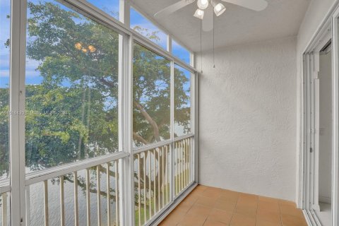 Copropriété à vendre à Tamarac, Floride: 2 chambres, 140.1 m2 № 981332 - photo 23