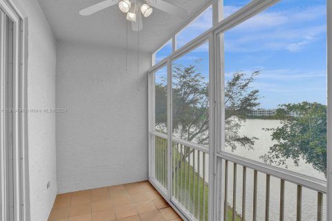 Copropriété à vendre à Tamarac, Floride: 2 chambres, 140.1 m2 № 981332 - photo 24